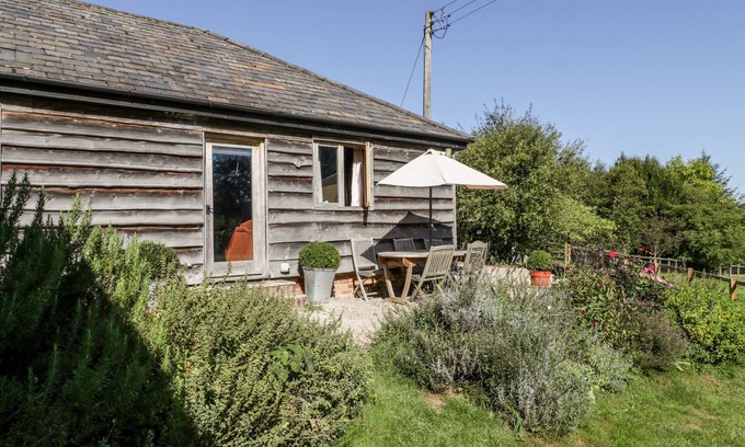 New Forest District Cottage | THE OLD CART SHED, pet friendly, with a garden in Rockbourne