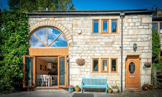 Walsden Apartment | The Old Cattle Barn - Splendid Yorkshire getaway