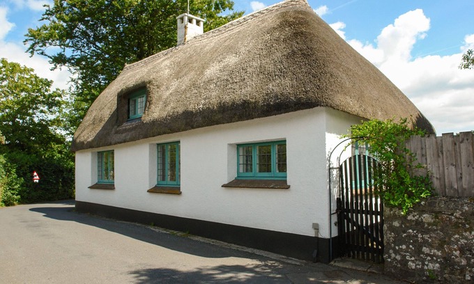 Ilsington Cottage | THE OLD FORGE, family friendly, with a garden in Ilsington
