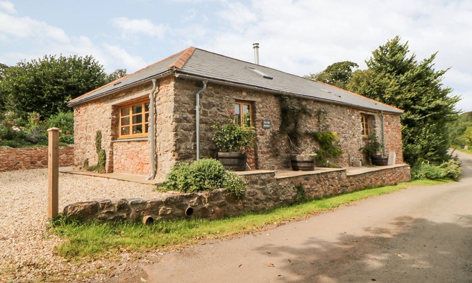 Liverton Cottage | THE OLD HAYBARN, family friendly, with open fire in Ipplepen