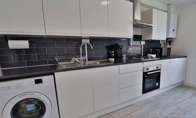 South Bermondsey Apartment | The Old Kent Hideaway by TTLG Stays