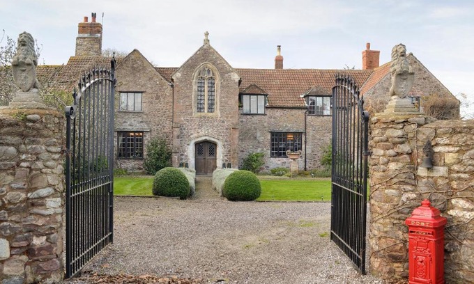 Minehead House | The Old Manor