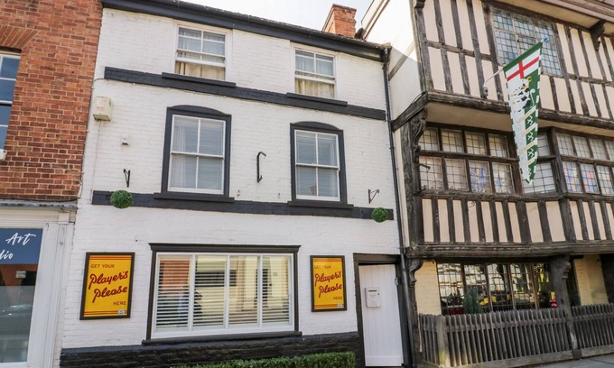 Tewkesbury Cottage | THE OLD PAPER SHOP, pet friendly in Tewkesbury