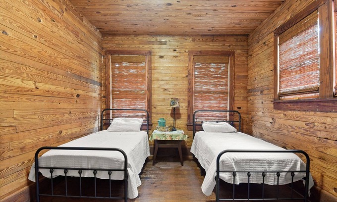 Clinton Bed & Breakfast | The Old Rist Hotel -A place where you can rest, relax, and recharge.