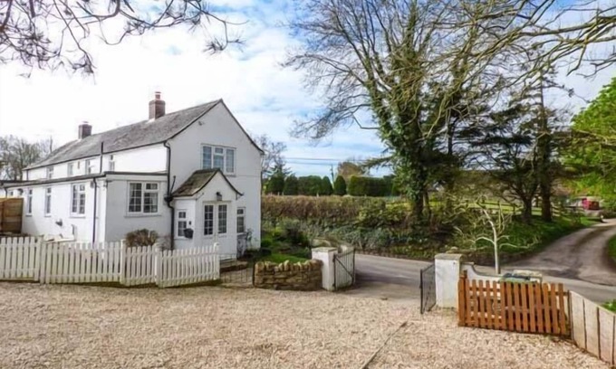 Bridport Cottage | THE OLD SMITHY, pet friendly, character holiday cottage in Dottery