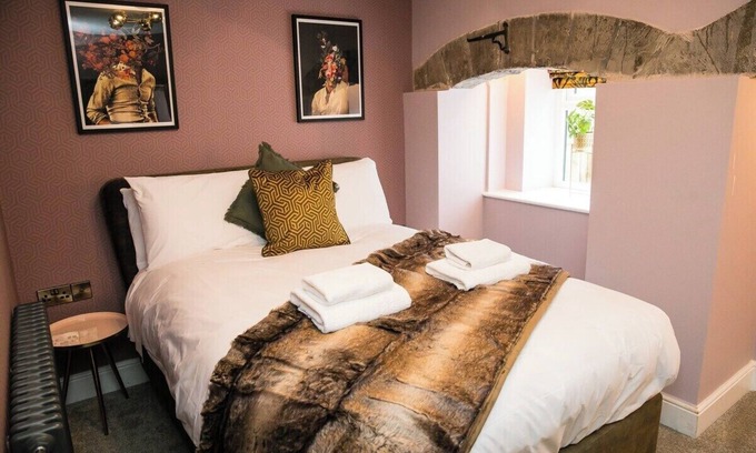 Buxton Apartment | The Opera Suite by Muse Escapes