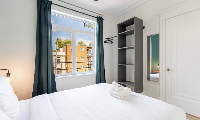 Youville Apartment | The Orchid | Office | WIFI | TV | Balcony | Park