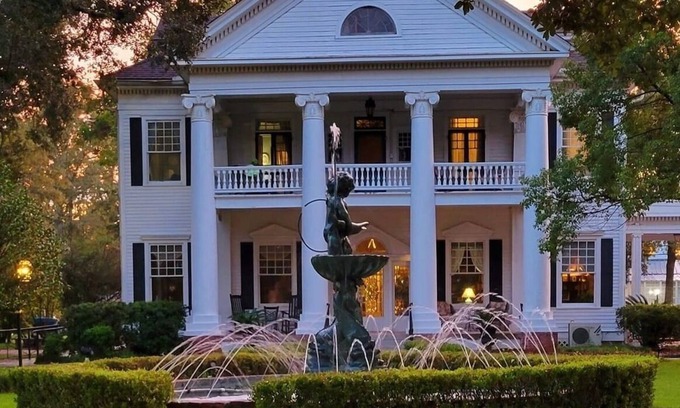 Hammond Bed & Breakfast | The Orleans Suite W/King Bed