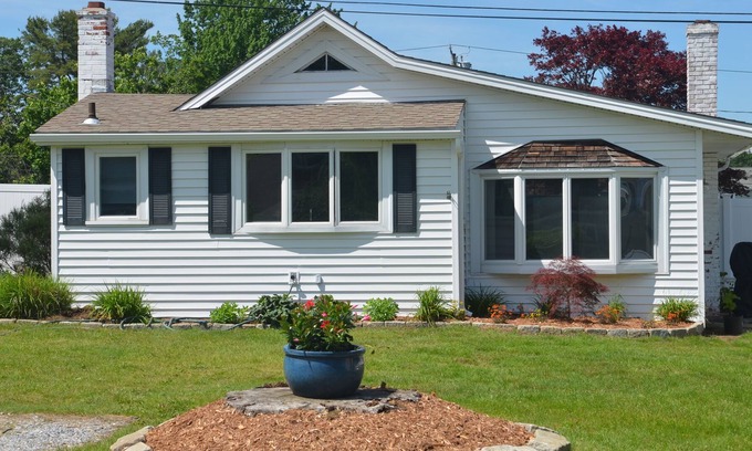 Old Saybrook Cottage | The Osprey - South Cove, Old Saybrook, CT - water views & close to town.