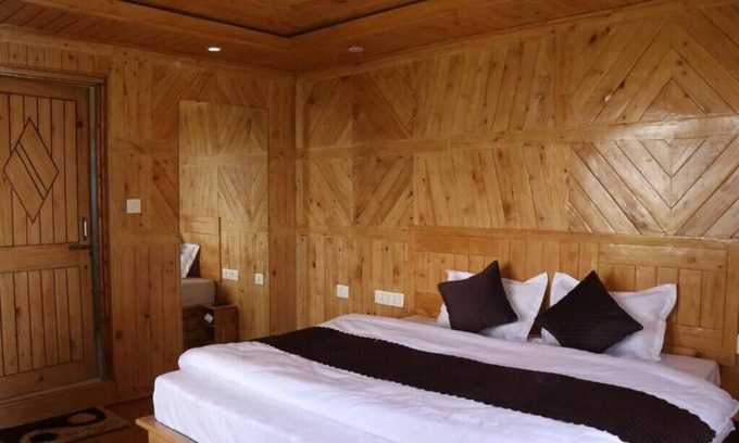 Dalhousie Hotel | The OutHouse Forest View - Kalatop