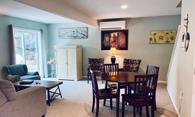 Freeport Cottage | The Outlet House, Comfortable Cottage