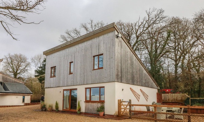 Fiddington Cottage | THE OUTLOOK, pet friendly, with hot tub in Crowcombe