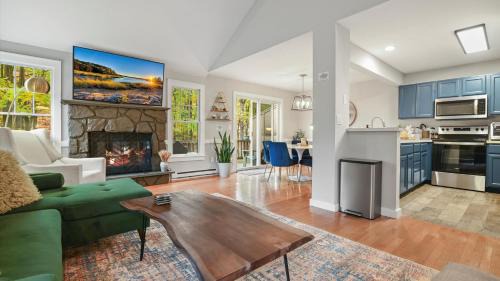 Tannersville House | The Outpost Camelback Walk to Ski, Swim, and Fun!