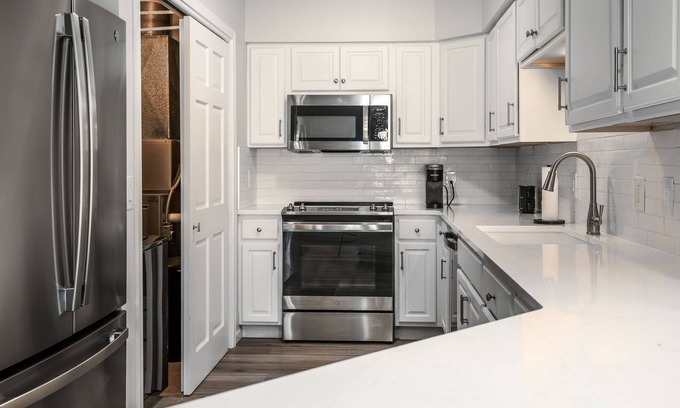 Williams Bay Condo | The Overbrook – 2BR Pet-Friendly Condo Lake Geneva
