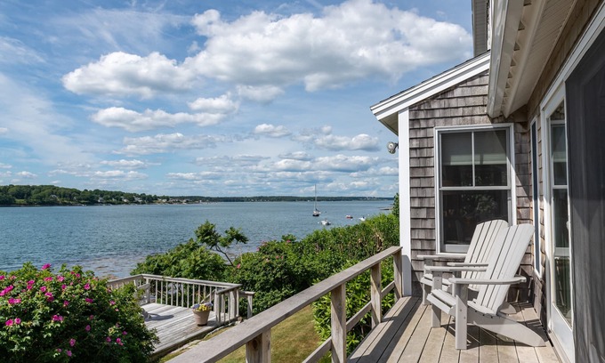 Mid-Coast and Islands House | The Overlook- Enjoy stunning sunsets from this well-appointed Bailey Isl home