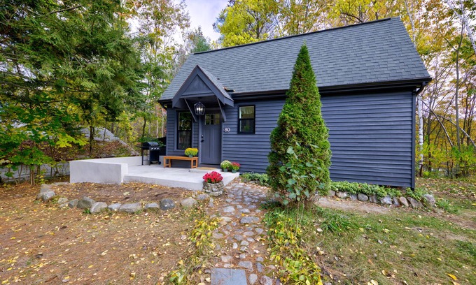 Lake Luzerne-Hadley House | The Owl's Nest Tiny Home - Pet Friendly