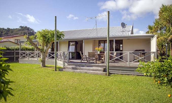 Hahei Cottage | The Pa Pad - Hahei Holiday Home