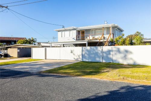 Anna Bay House | The Pacific Pearl,16 Pacific Avenue, Anna Bay - pet friendly, air con