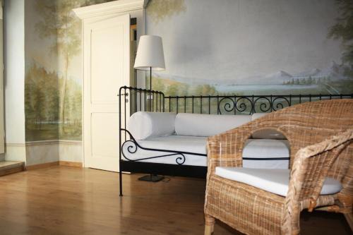 Sirolo Apartment | The painted house, nei vicoli di Sirolo posto spiaggia in omaggio