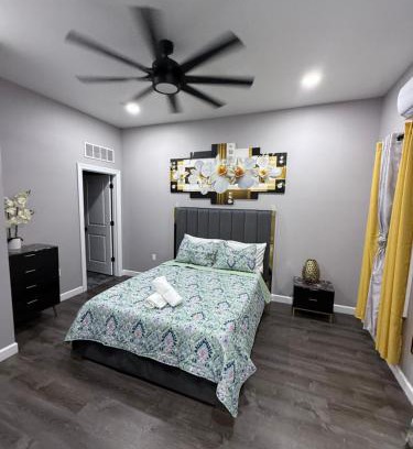 Harris Apartment | The palm suite