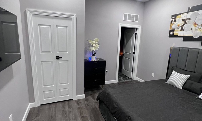 Harris Apartment | the palm suite