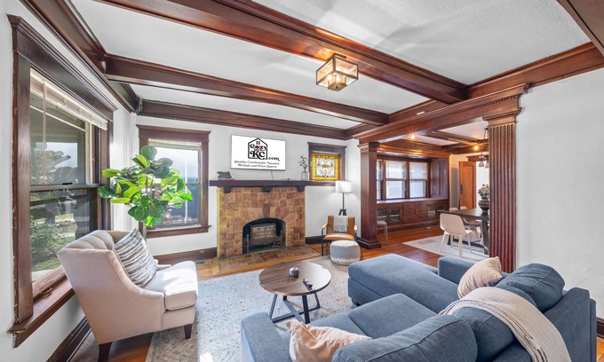 Midtown - Westport Apartment | The Parlor - 2BD/1BA Furnished Midtown Apartment - 30 day minimum