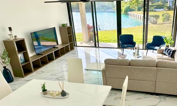 Bahamia West Apartment | The Parrot's Nest - Modern Waterfront Getaway - No Cleaning Fee!