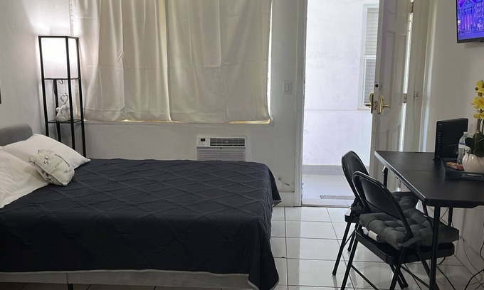 Parkside Apartment | The Party Is Here Hollywood Est- M
