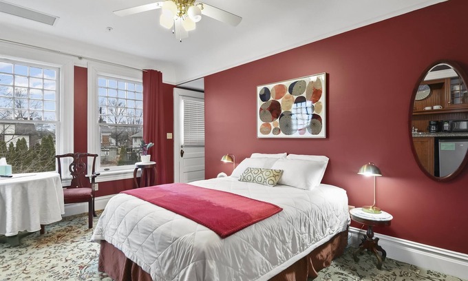 Springfield Hotel | The Pasfield House - Historic Mansion: The Bitsy