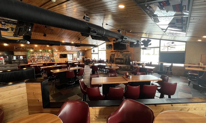 Warroad Hotel | The Patch Lodge