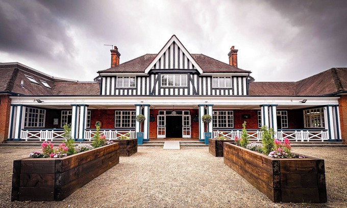Woking Hotel | The Pavilion Bisley