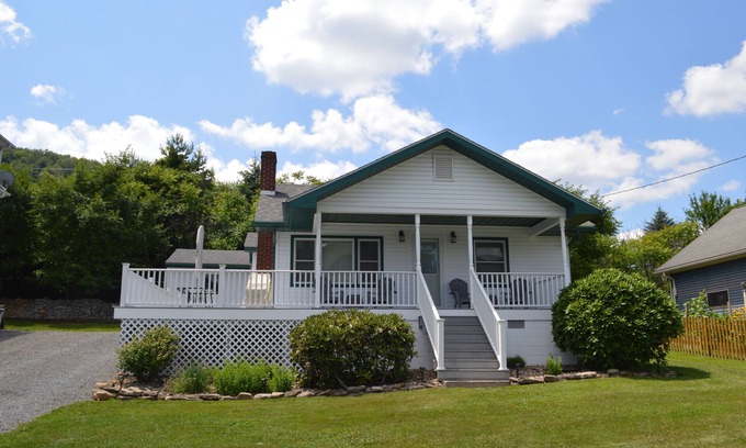 McHenry House | The Pea Pod - Deep Creek Lake
