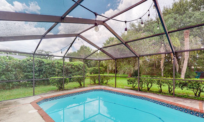 Tampa Palms House | The Pearl | Modern house in Tampa with a private pool