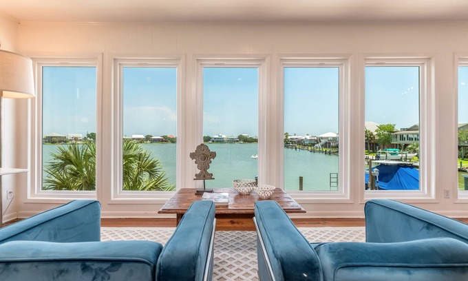 Royal Lagoons House | The Pearl | open 8/2. Price slash.
