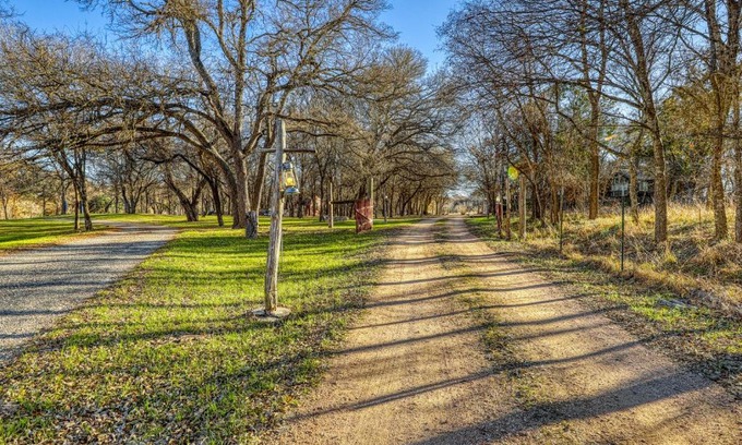 Fredericksburg House | The Pecan @ Mendelbaum Winery Guest Cabins
