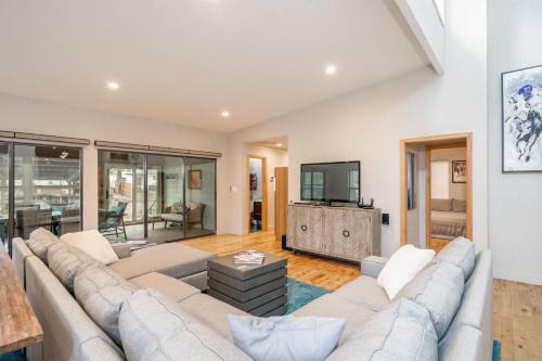 Mid America House | The Pedal Pad