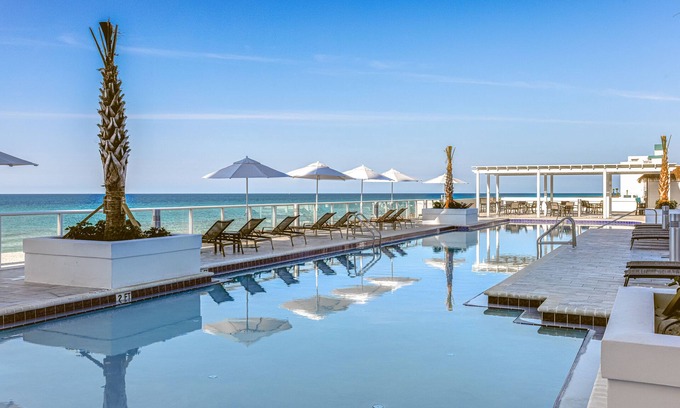 Villa Sabine Hotel | The Pensacola Beach Resort