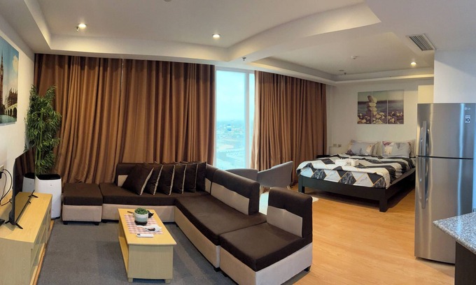 Balibago Hotel | The Penthouse Hotel and Residences with Mt. Arayat View beside walking street
