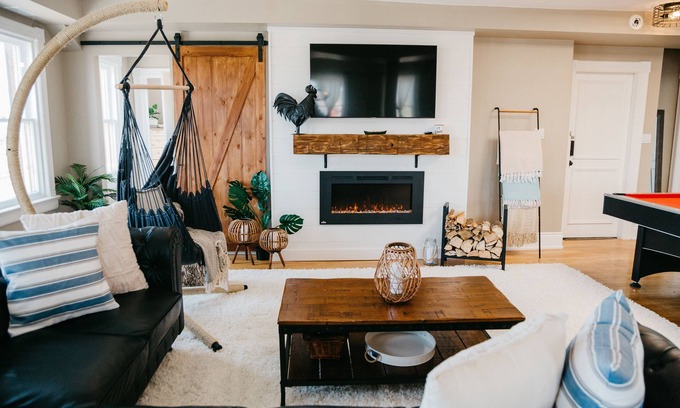 Barrie Apartment | The Penthouse | Luxury at the Lake