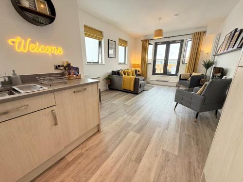 Margate Apartment | The Penthouse Margate, Balconies, Sea View, Gated Parking, Air Con!