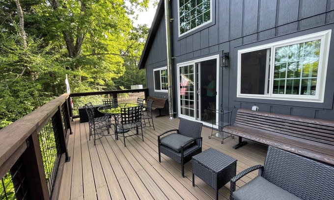 Wetmore Cabin | The Perch! upscale cabin Overlooking Town Lake