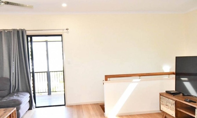 Woodgate House | The Perfect Beachside Holiday Destination!