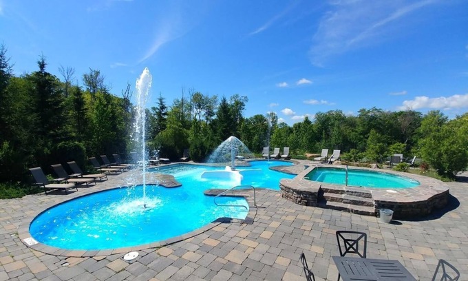 Mont-Tremblant Village Condo | The Perfect Cozy Getaway - Stunning Views of Tremblant