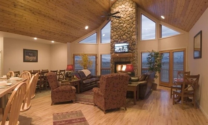 Cody Cabin | The Perfect Get Away - Bull Moose Retreat