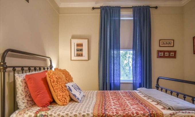 Southmoreland Apartment | The PERFECT place CENTER of everything