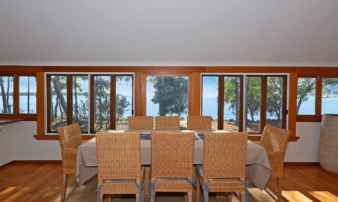 Traviston House | The Perfect Spot - Burrum Heads- Beachfront - 4 BR - Large Yard