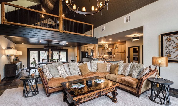 Alto House | The perfect stay- 6 Bedroom, 4 Bath with a HOT TUB