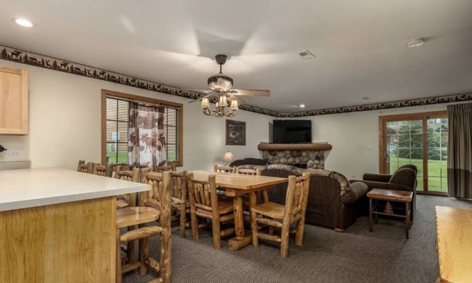Oglesby House | The Perfect Vacay!