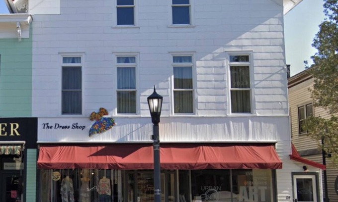 East Aurora Apartment | The Persons Apartment - in the Heart of East Aurora