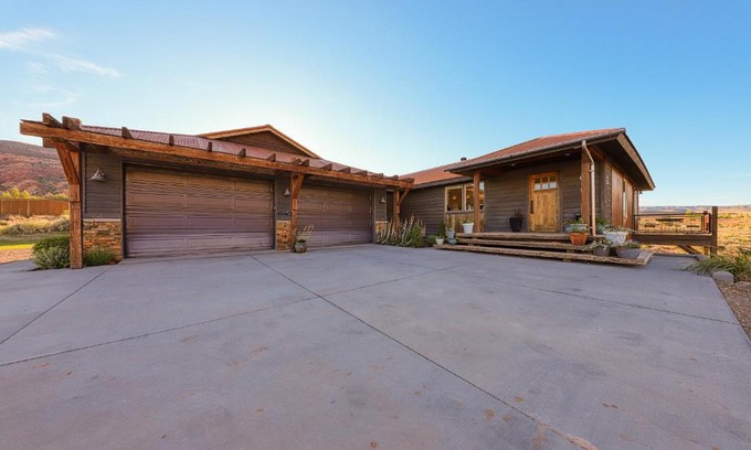 Moab South Valley House | The Petroglyph House